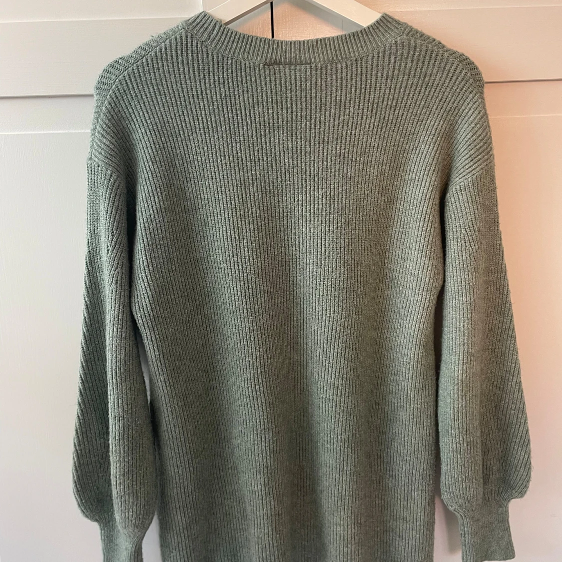 Stickad grön tröja  - 90