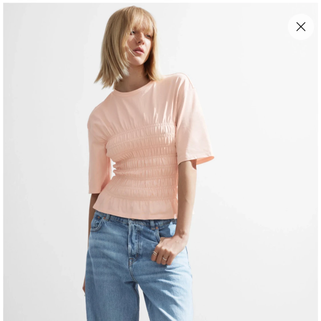 Ljusrosa topp med smockdetaljer - 90