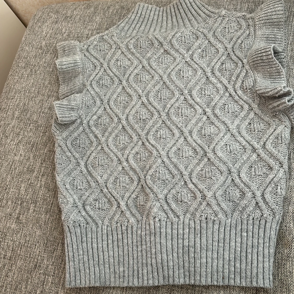Stickad kortärmad tröja 