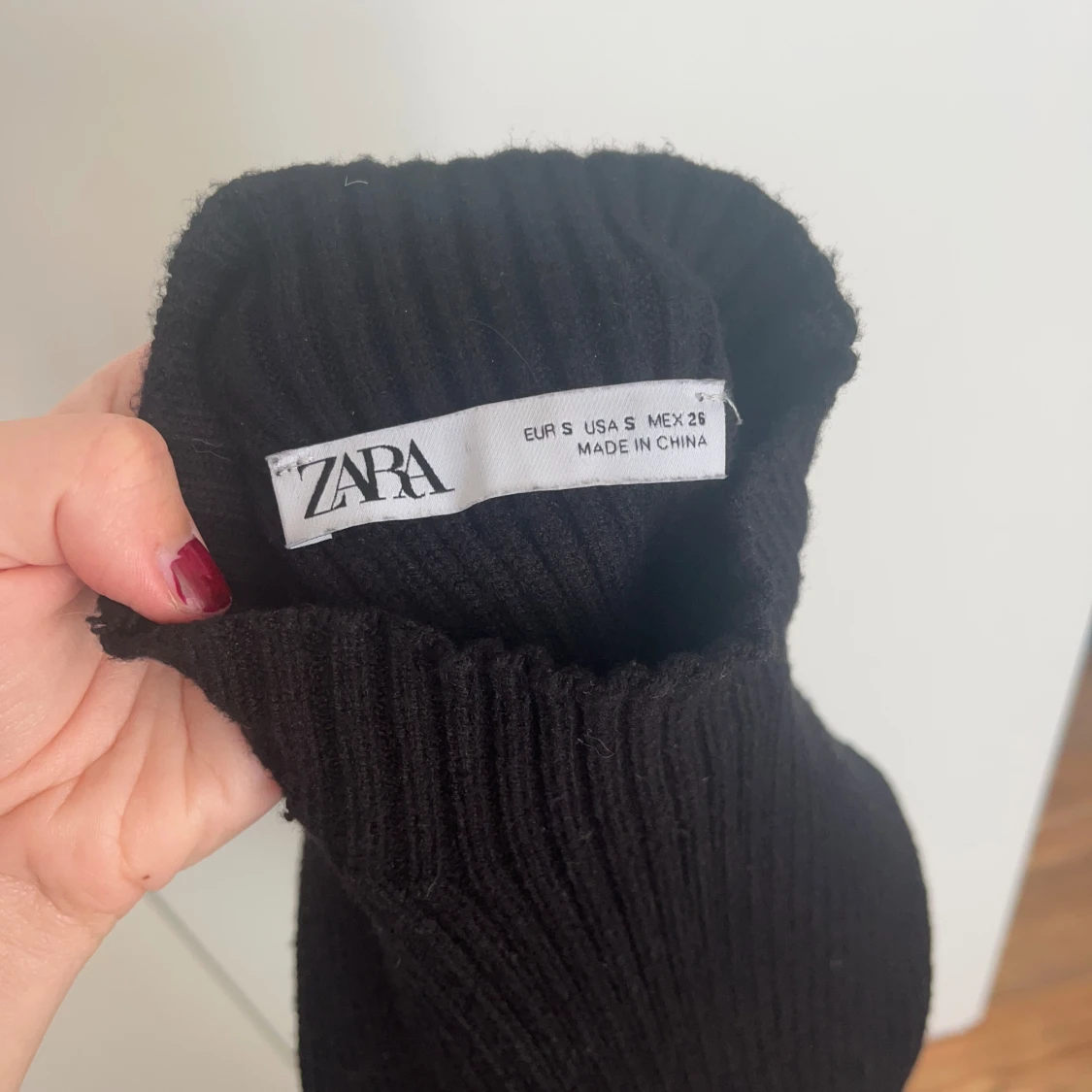 Svart ribbad ärmlös topp från Zara - 91