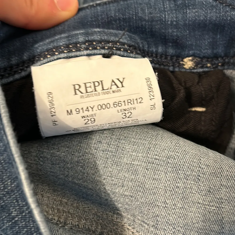 Skit snygga replay jeans i en bra skick, den är väldigt bekväm och går med allt . Jeans & Byxor.