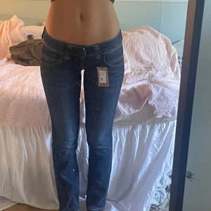 Low waist pepe jeans - Köpta på sellpy med prislappen kvar, säljer då dom tyvärr är lite korta på mig, skriv vid ytterligare frågor. 