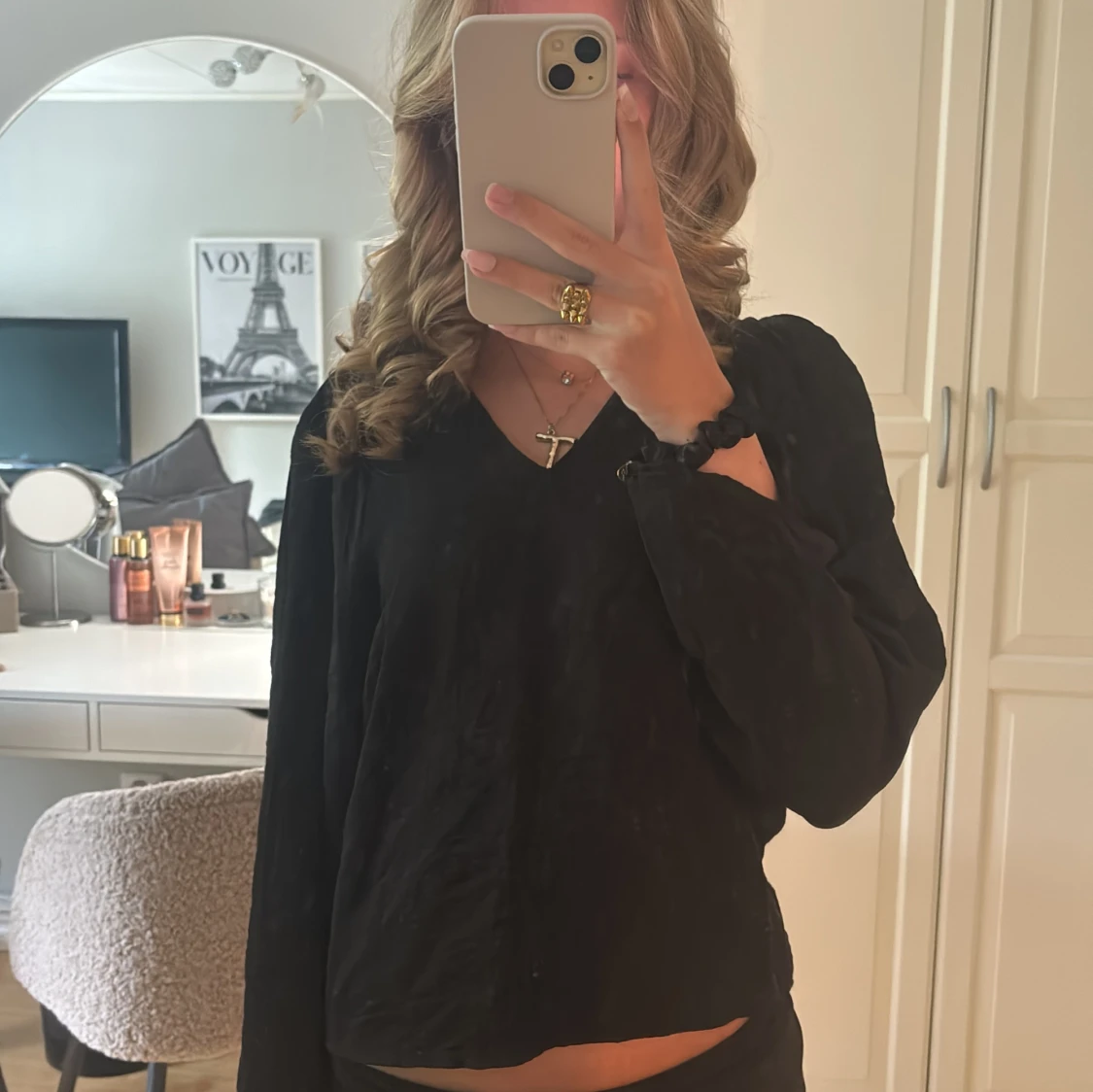 Svart blus med lång ärm