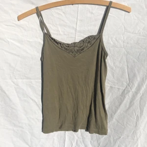 Y2k linne - Gulligt armégrönt linne som passar xs-m