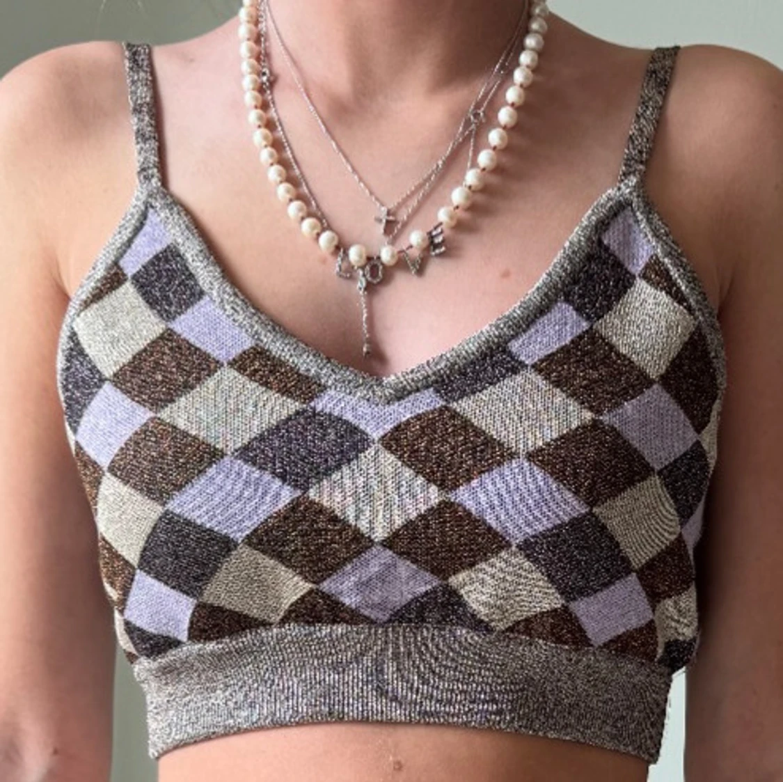 Rutig stickad topp med smala axelband - 91