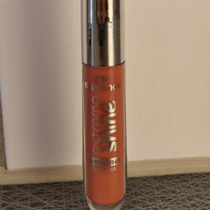 Essence extreme shine lipgloss  - Essence extreme shine volume lipgloss nr 09. Shadow rose Aldrig använd eller testad, endast öppnad