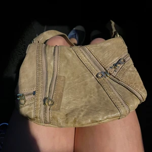 Marc Jacob väska  - Fin Marc Jacobs väska som är lite sliten men det syns inte!