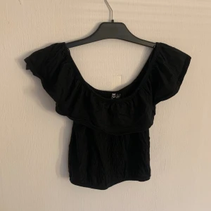 Svart offshoulder tröja - Bra skick!