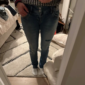 Lbt jeans säljes  - Säljer mina oanvända Lbt då dem är för tajta för min smak, storlek W28 L32 är små i storleken så funkar även om man har st 27/26