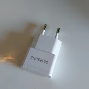 Samsung addapter - Addapter till laddsladd  Med följ till laddsladd som köptes för något år sedan. Använd få tal gånger. 🌸