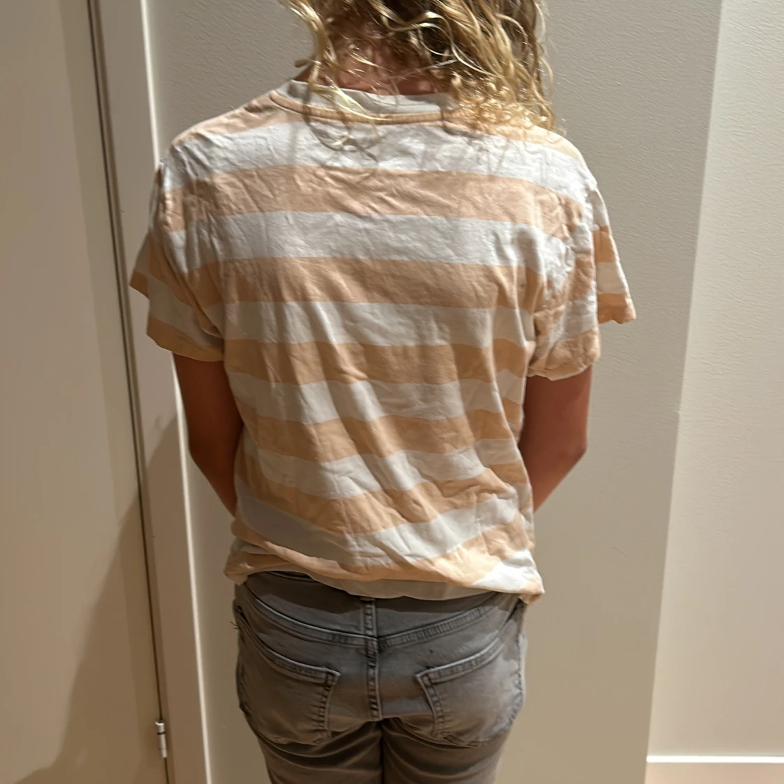 Vit och beige randig, T-shirt. - 91