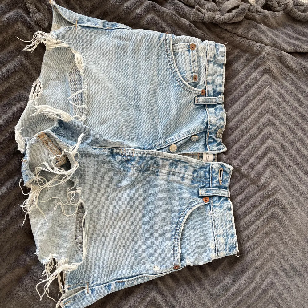 Snygga shorts från zara 🥰❤️. Shorts.