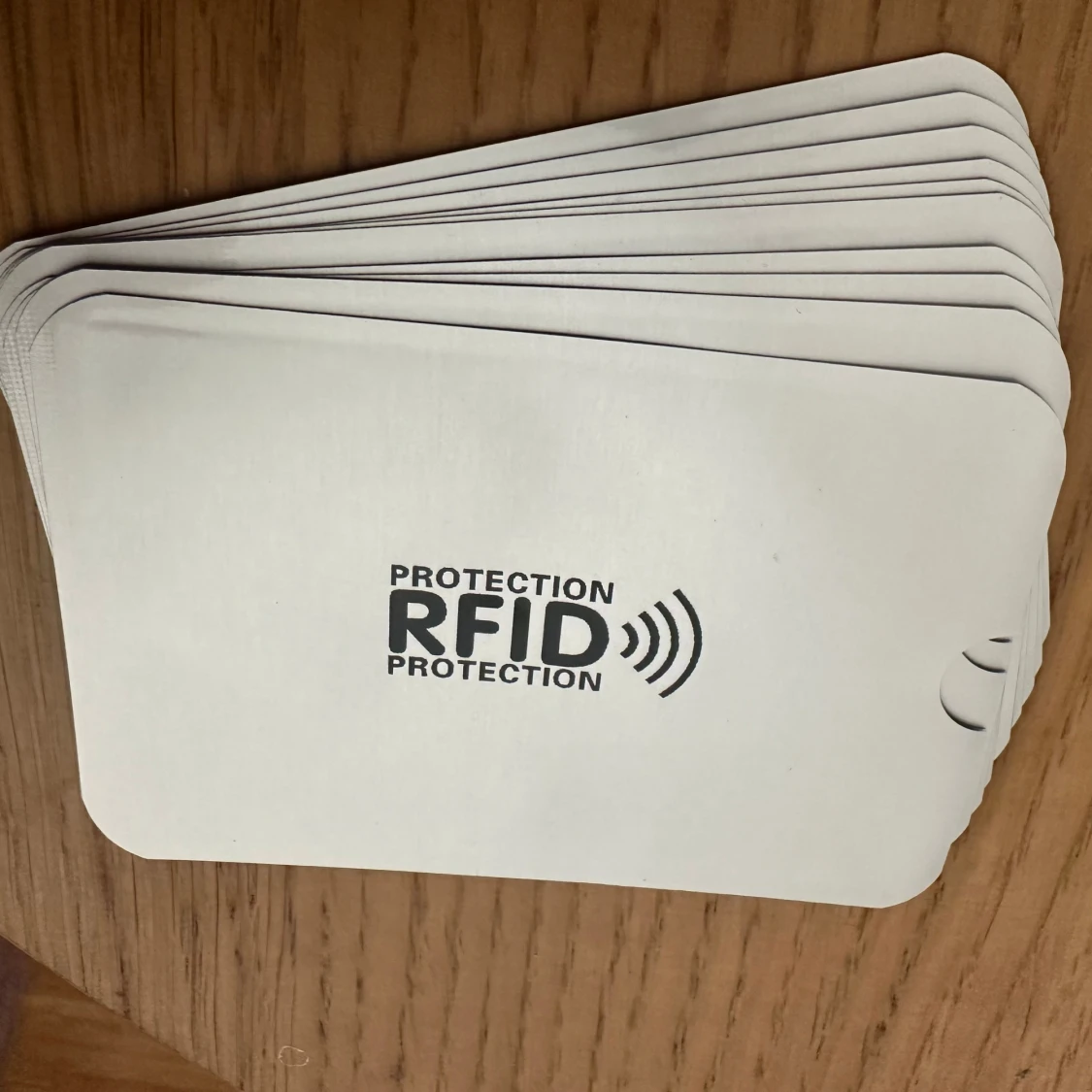 Vita RFID-skyddsfodral