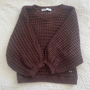 Stickad T-shirt  - Säljer denna pågrund av att den inte används längre 