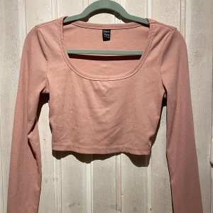 Rosa tröja - Mycket lite använd tröja i bra skick! Pris går att diskutera 💘