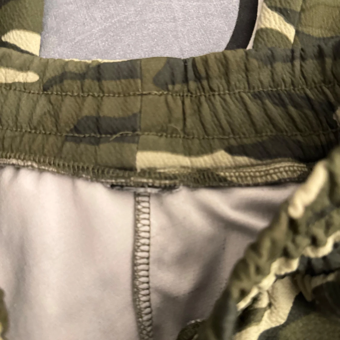 Kamouflagefärgade byxor - 91