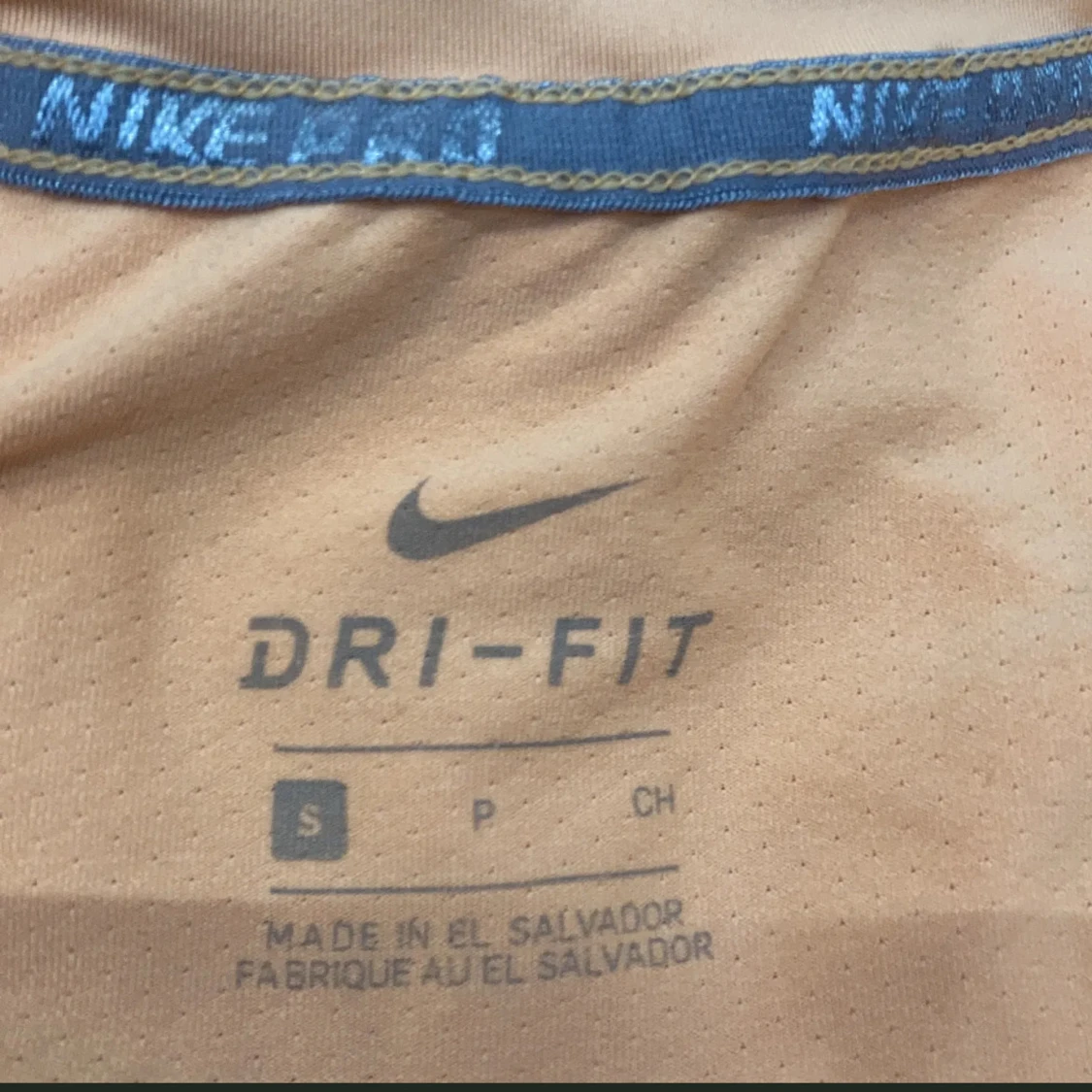 Persikofärgad långärmad topp från Nike - 90