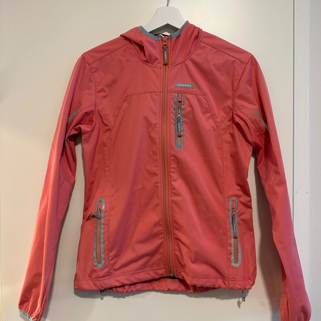 Rosa vindjacka från Icepeak