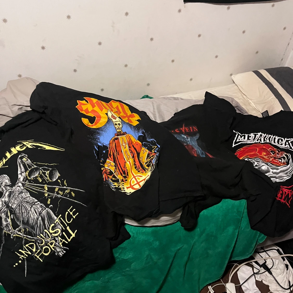 Massa band tröjor säljes