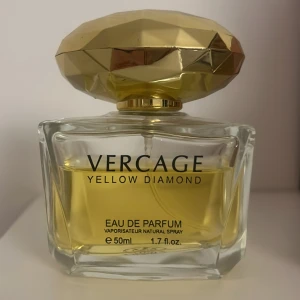 Yellow diamond parfym - Yellow diamond parfym i 50 ml men lite mindre kvar! (Det är ej äkta!!)