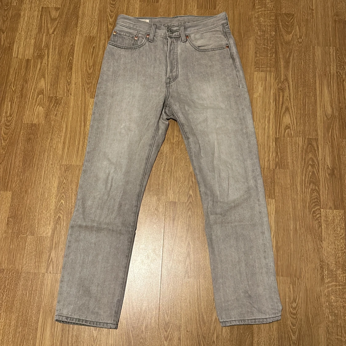 Grå Levis jeans - 90