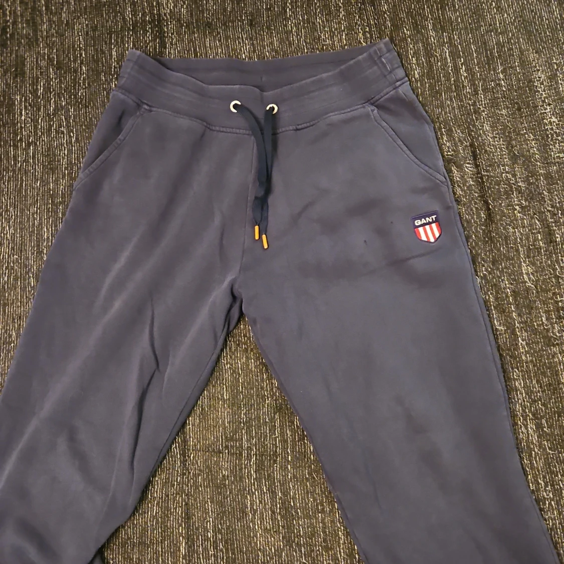 Mörkblå hoodie och byxor från GANT - 93