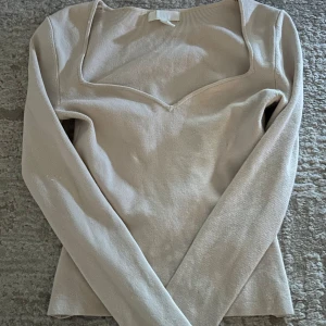 H&M tröja  - går inte till användning längre, frågor dm!