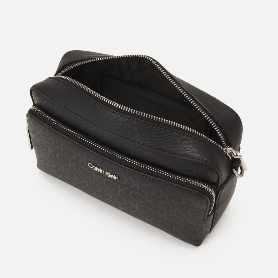 Axelremsväska från Calvin Klein  - 2