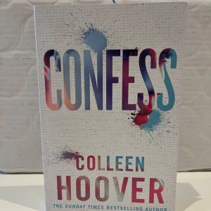 Confess - Boken 'Confess' av Colleen Hoover handlar om Auburn Reed som försöker återuppbygga sitt liv och finner en oväntad attraktion till den mystiska konstnären Owen Gentry. En berättelse om kärlek, sanning och lögner.