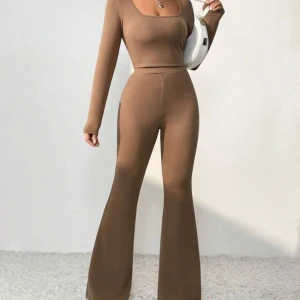 LjusBrun långärmad två del sett  - Helt oanvänd två del outfit, jätte fin färg och skönt material.