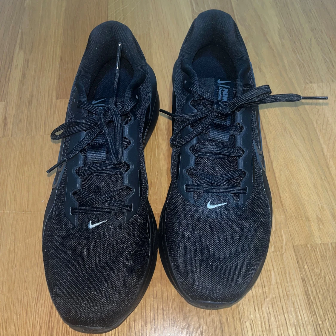 Svarta Nike sneakers - 1