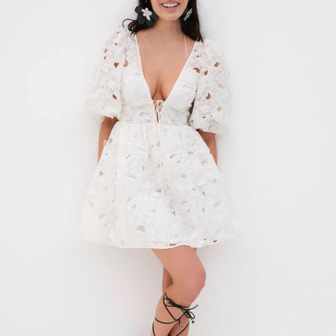 Vit klänning med öppen rygg - 3