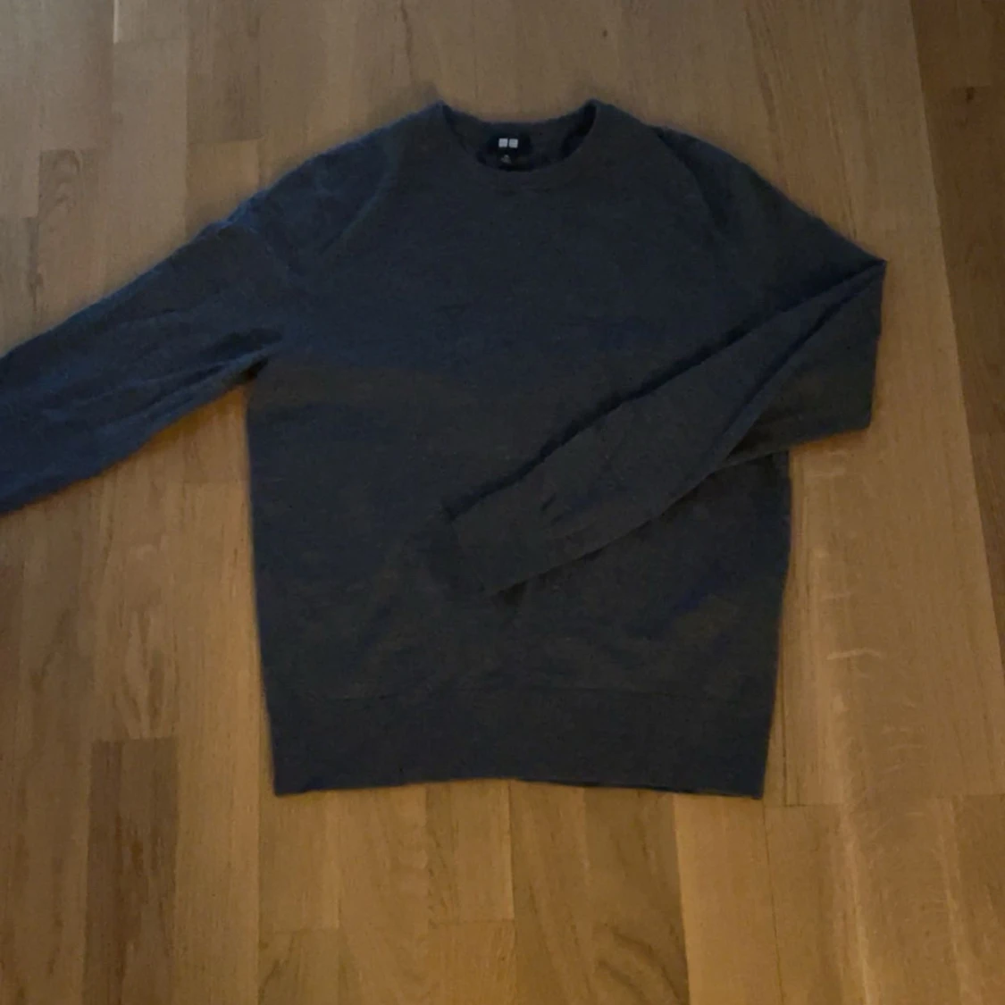 Grå tröja från Uniqlo - 1