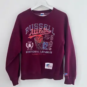 Säljer en svinsnygg vintage sweatshirt från Russell Athletic 🏀 