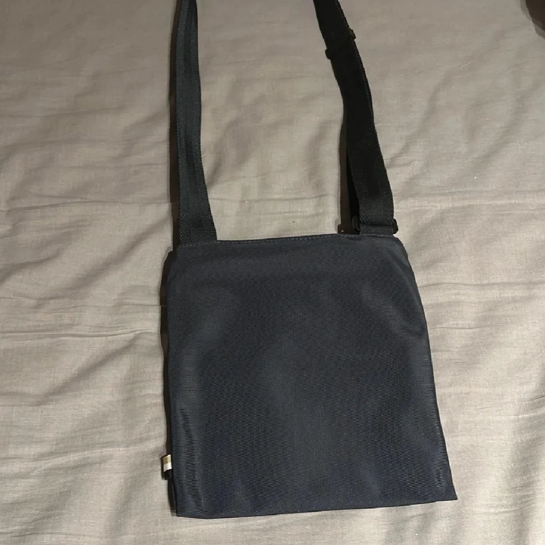 Svart axelväska från Boss - 1