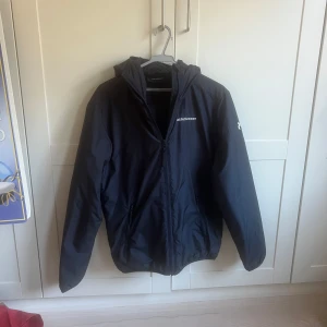 Jacka från Peak Performance - Säljer en  jacka från Peak Performance och är perfekt för kyligare dagar. 400kr + frakt 📦 🫶🏻💫
