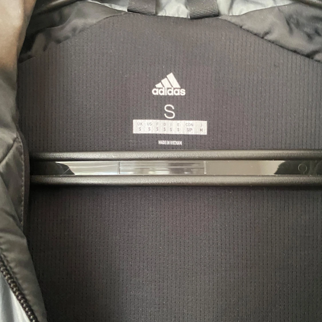 Grå vindjacka från Adidas - 1