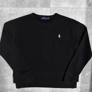 Ralph Lauren svart Crewneck - Perfekt skick. Längd: 56. Bredd: 52. Ärm: 52