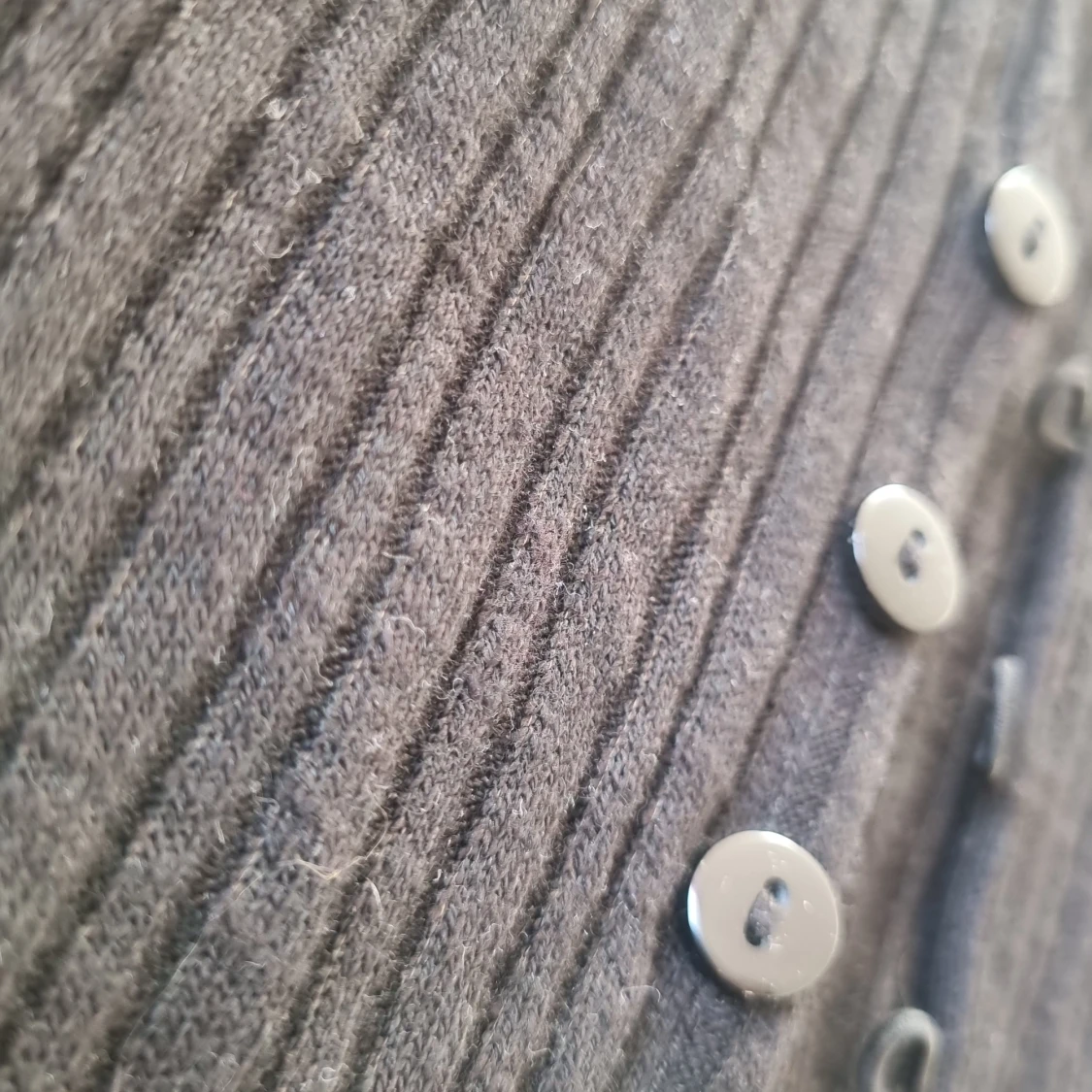 Svart ribbad kofta från Gina Tricot - 2