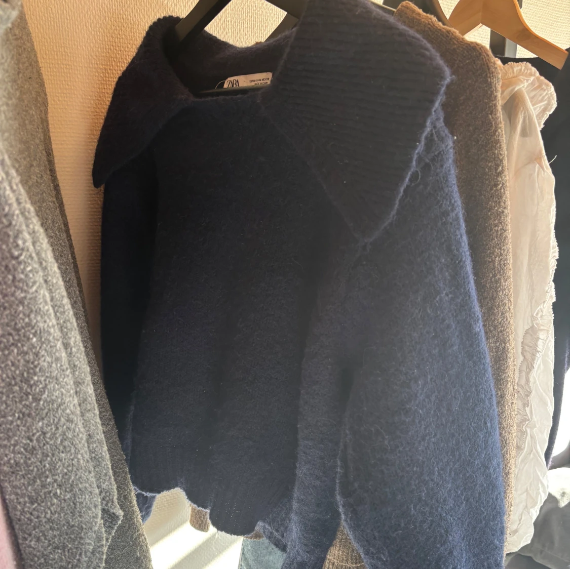 Mörkblå stickad tröja från Zara - 2