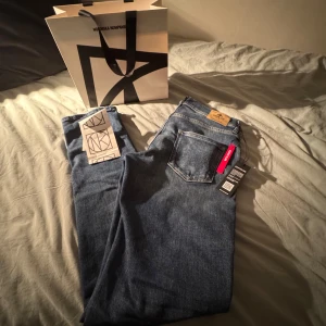 Blå jeans från Replay - Snygga blå jeans från Replay de är modell super slim. De är helt nya och passar någon som är 170- 180. Köpta på NK🙌🏽Har kvitto 💯