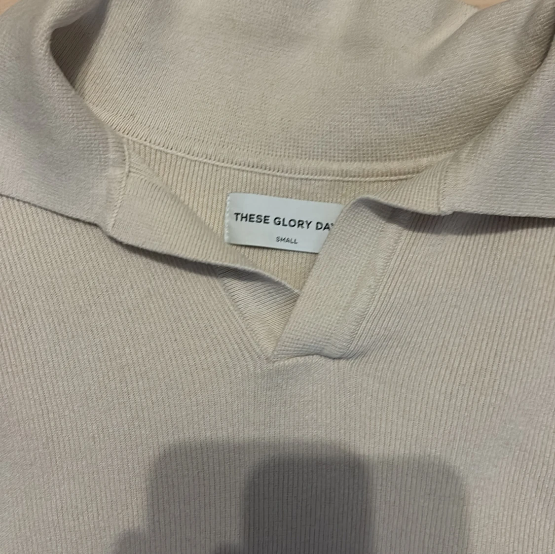 Beige pikétröja från These Glory Days - 1