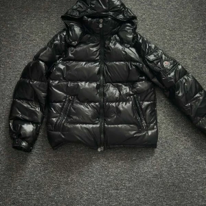 Moncler Maya  - Moncler Maya helt ny storlek L/M passar båda 