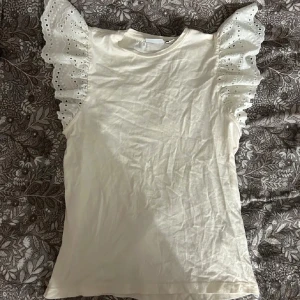 Vila topp - Säljer den här söta toppen från vila pågrund av att den inte kommer till användning ❤️