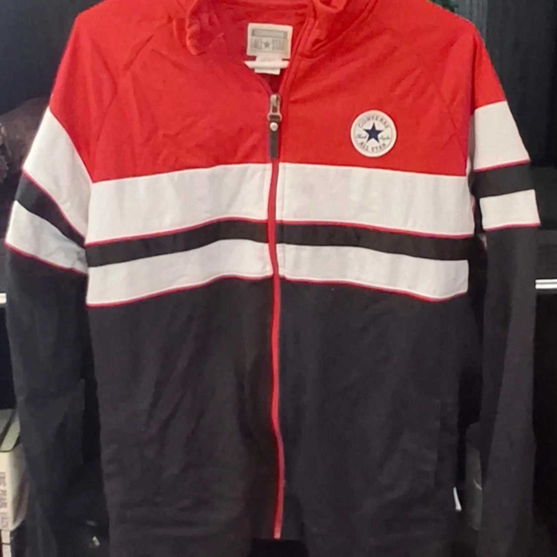 156-170 cm 13-15 år Röd och svart jacka, Converse - 3