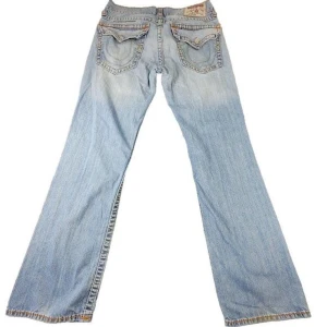 SÖKER - Hejj! Söker ett par snygga vintage true religion jeans . Helst ljusblåa. Har en annons med ett par andra ifall någon kan tänka sej att byta🤍🤍helst rätt så billiga e inte så rik