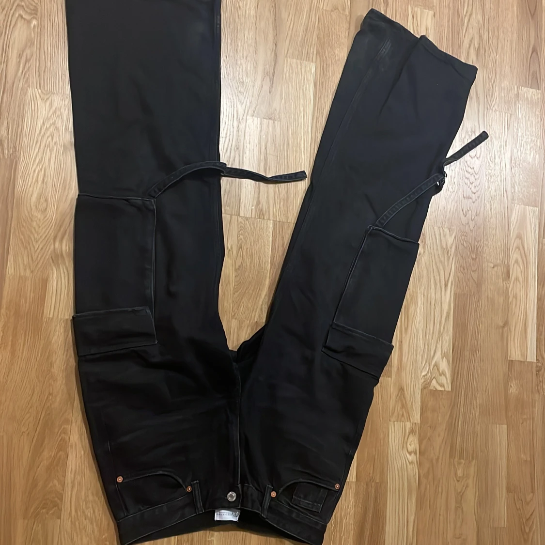 Svarta cargobyxor från Zara