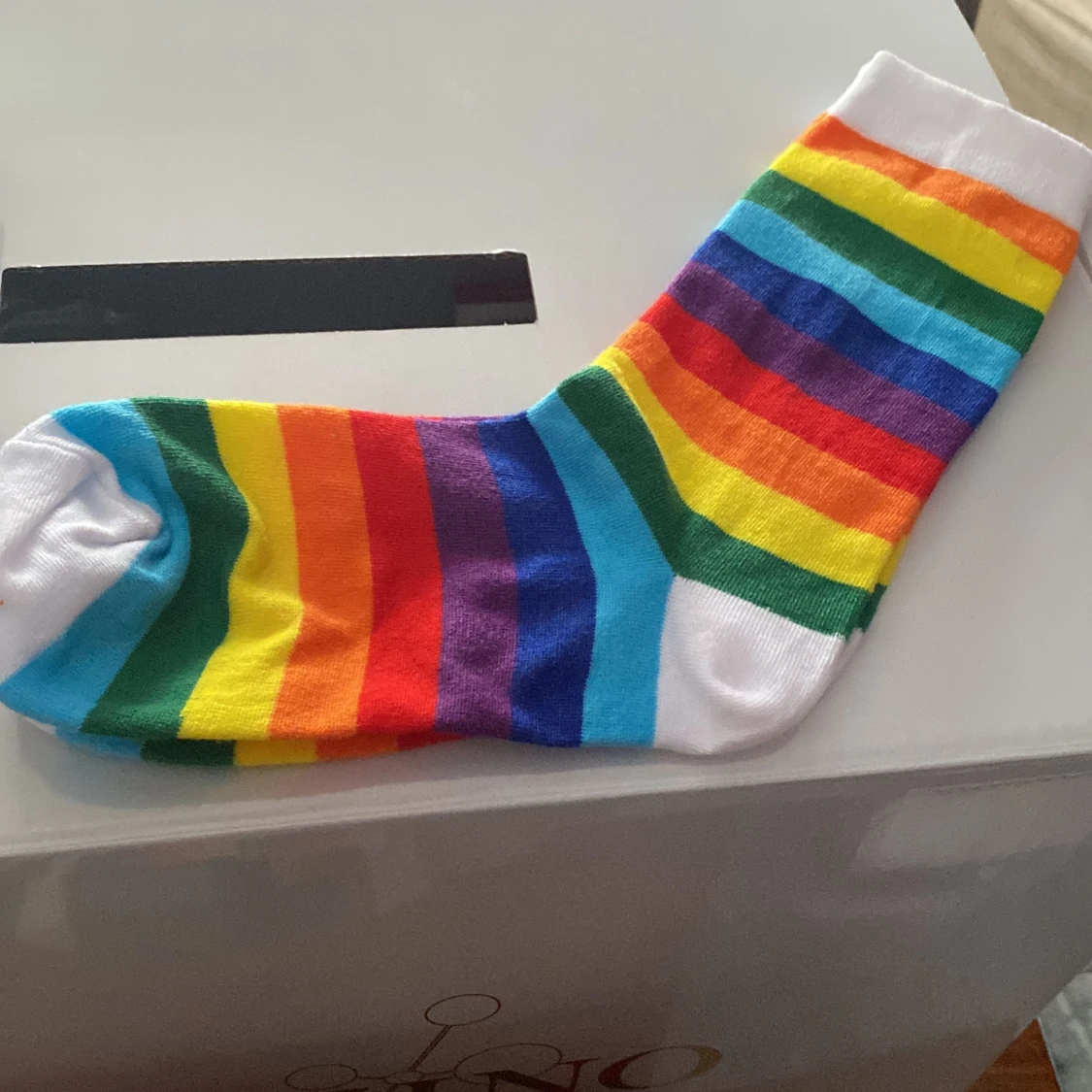 Randiga regnbågsstrumpor - 1