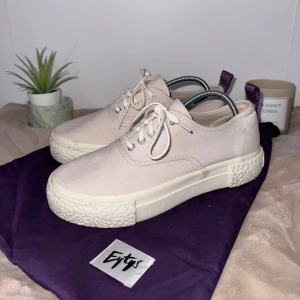 Eytys x H&M Chunky Platform - Eytys x H&M Sneakers Lace Up Chunky Platform Neutral Skater Streetwear  Size: 39 Condition : Like new  All defects are Always shown in the pictures if there are any!! Questions? Feel free to ask!  Checkout my account for more shoes, you might find a gem you size‼️
