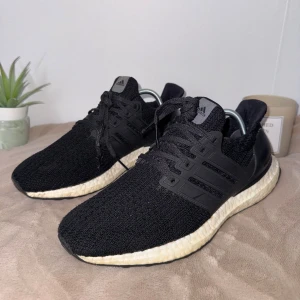 Adidas Ultra Boost 4.0 - Adidas Ultra Boost 4.0  Size: 39 1/3 Condition: Very good ”like new”  All defects are Always shown in the pictures if there are any!! Questions? Feel free to ask!  Checkout my account for more shoes, you might find a gem you size‼️